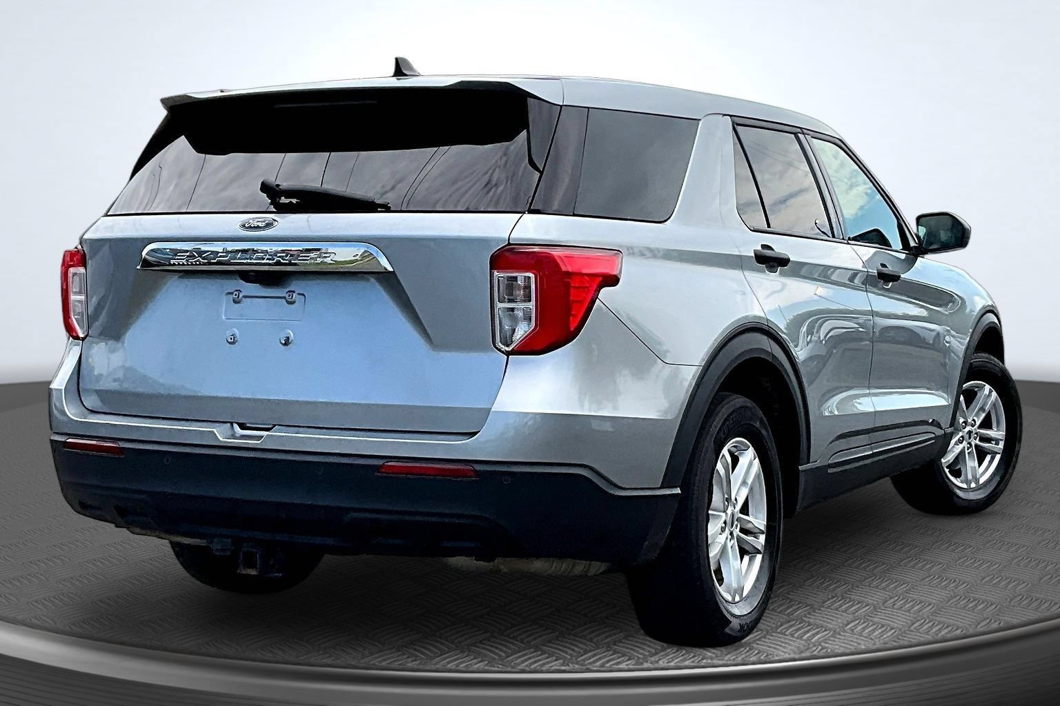 Used 2023 Ford Explorer 4WD image 5