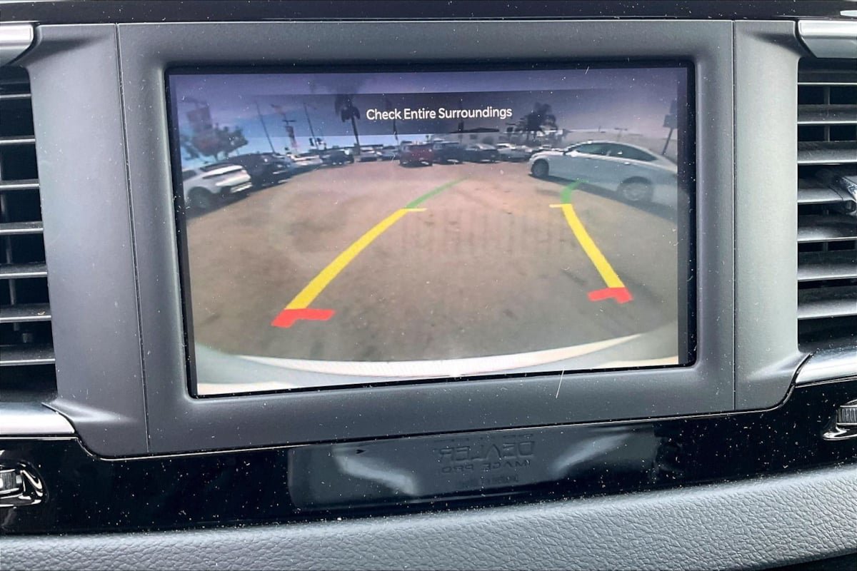Used 2023 Chrysler Voyager LX FWD image 21
