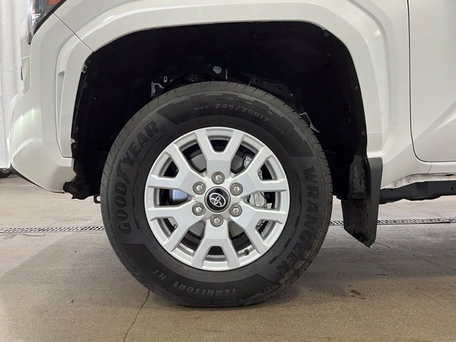 Certified 2025 Toyota Tacoma SR5 AWD/4WD image 22