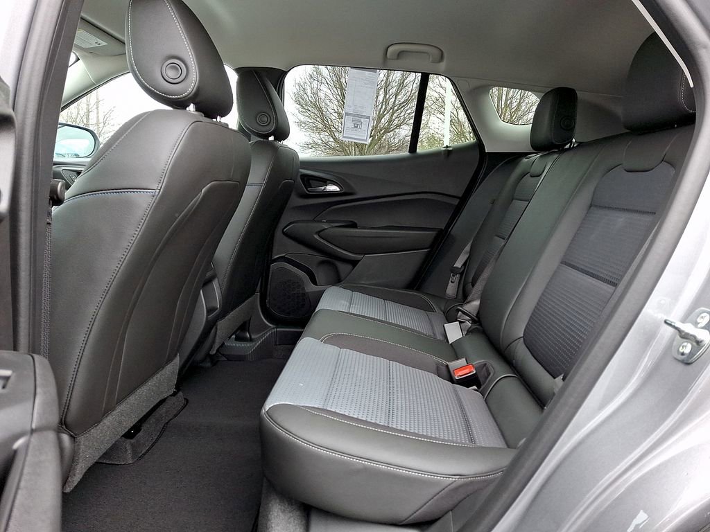 New 2026 Chevrolet Trax LT w/ LT Convenience Package FWD image 6