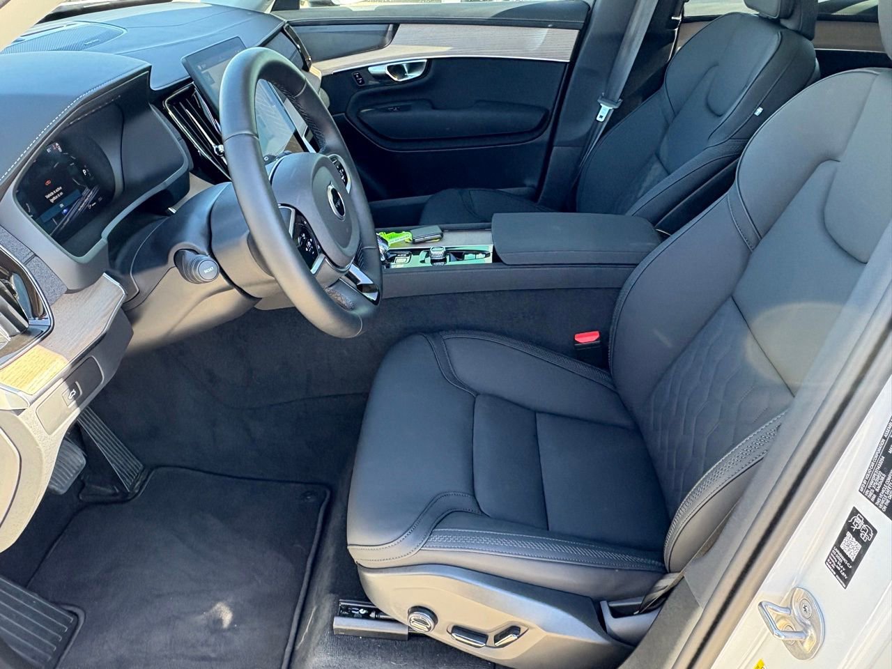 New 2026 Volvo XC90 B5 Plus w/ Protection Package Premier image 17