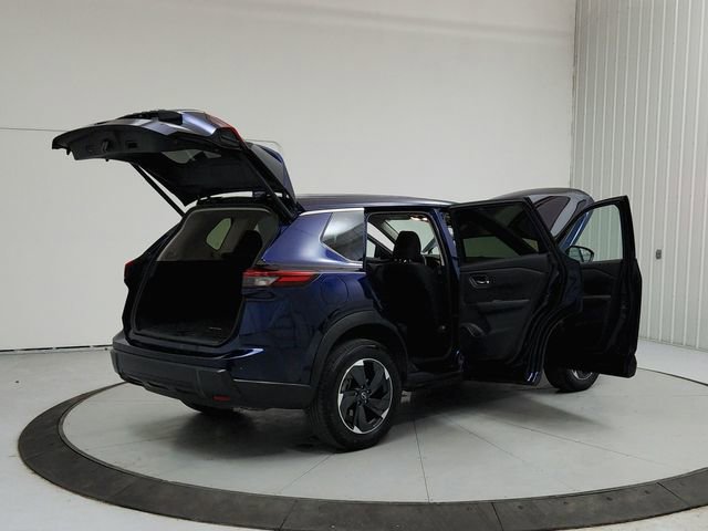 Used 2025 Nissan Rogue SV FWD image 15