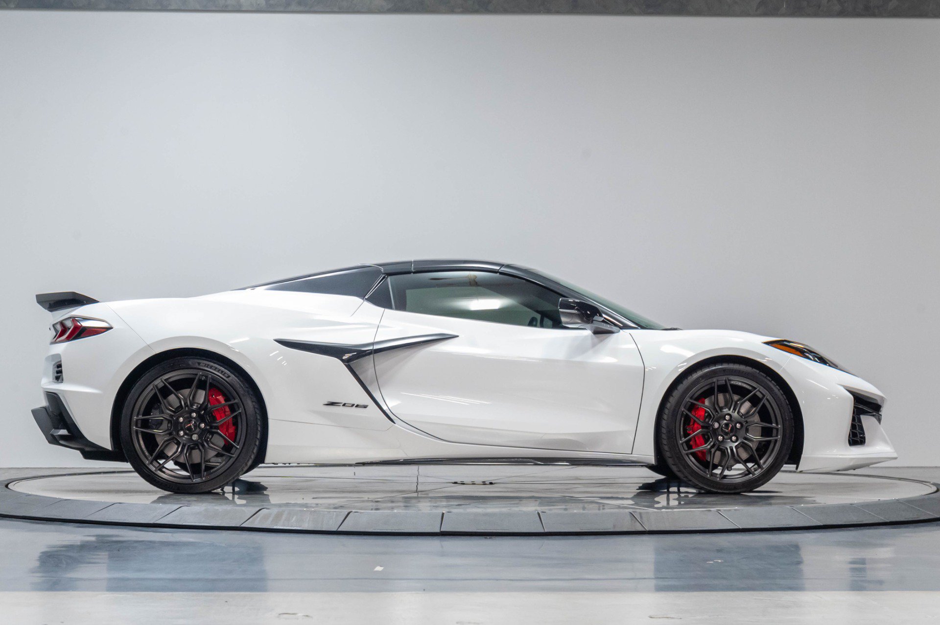 Used 2023 Chevrolet Corvette Z06 RWD image 22