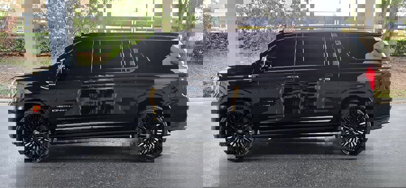 Used 2021 GMC Yukon XL Denali w/ Denali Premium Package image 5