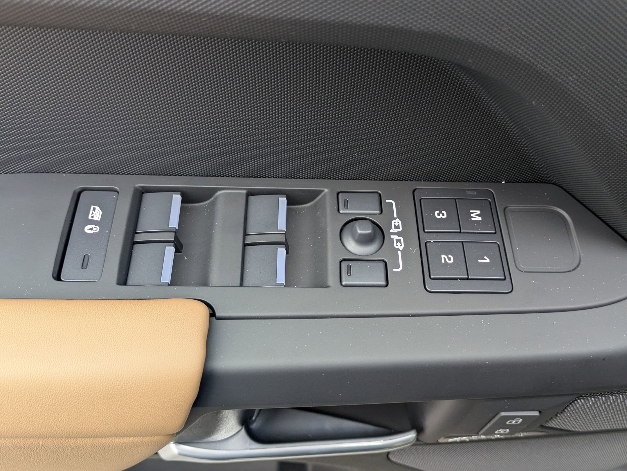 New 2026 Land Rover Defender 110 X-Dynamic SE image 22