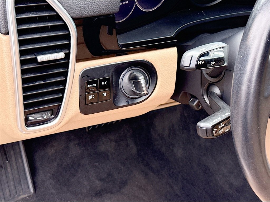 Used 2020 Porsche Cayenne image 11