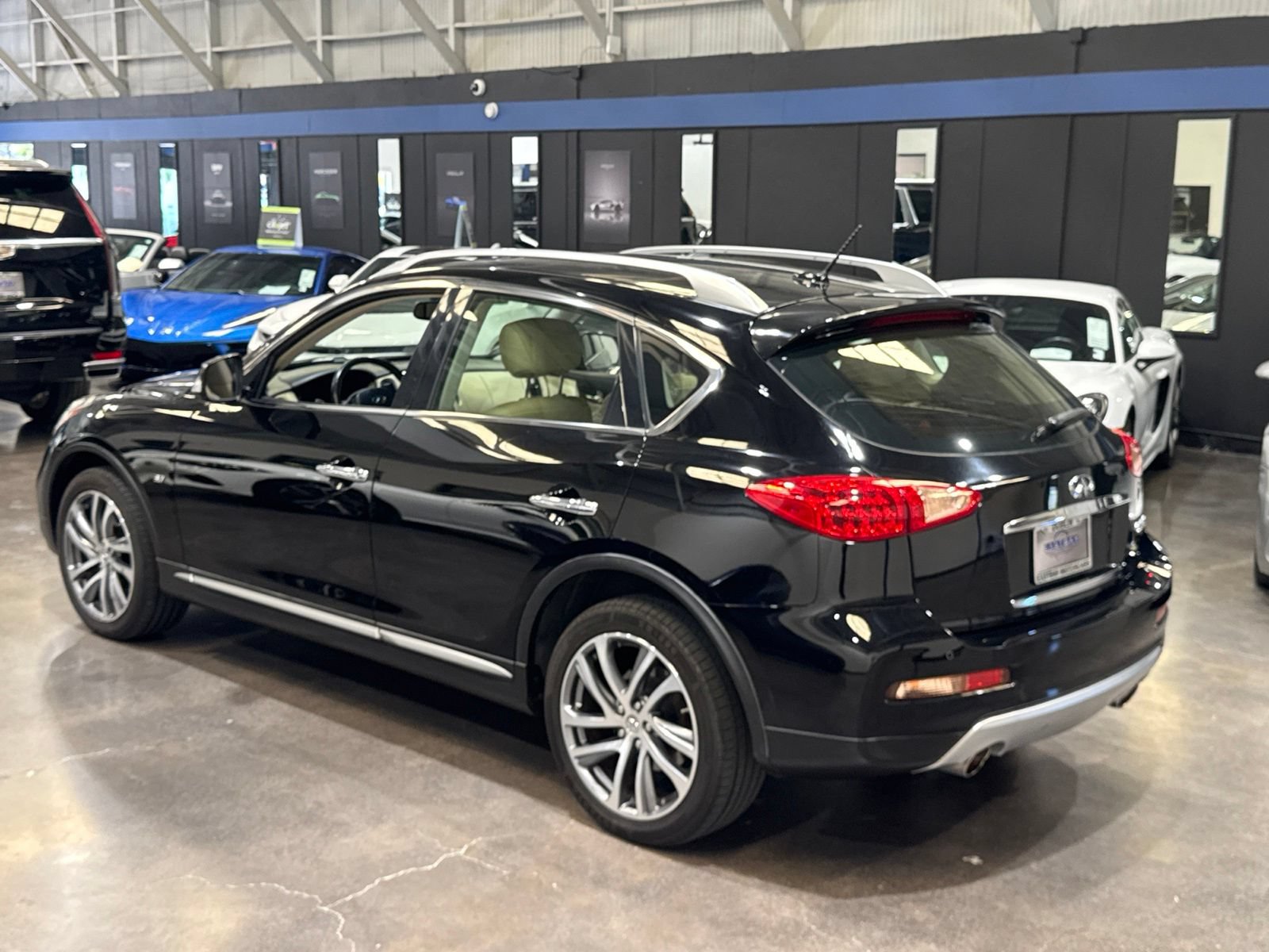 Used 2017 INFINITI QX50 AWD w/ Premium Plus Package image 12