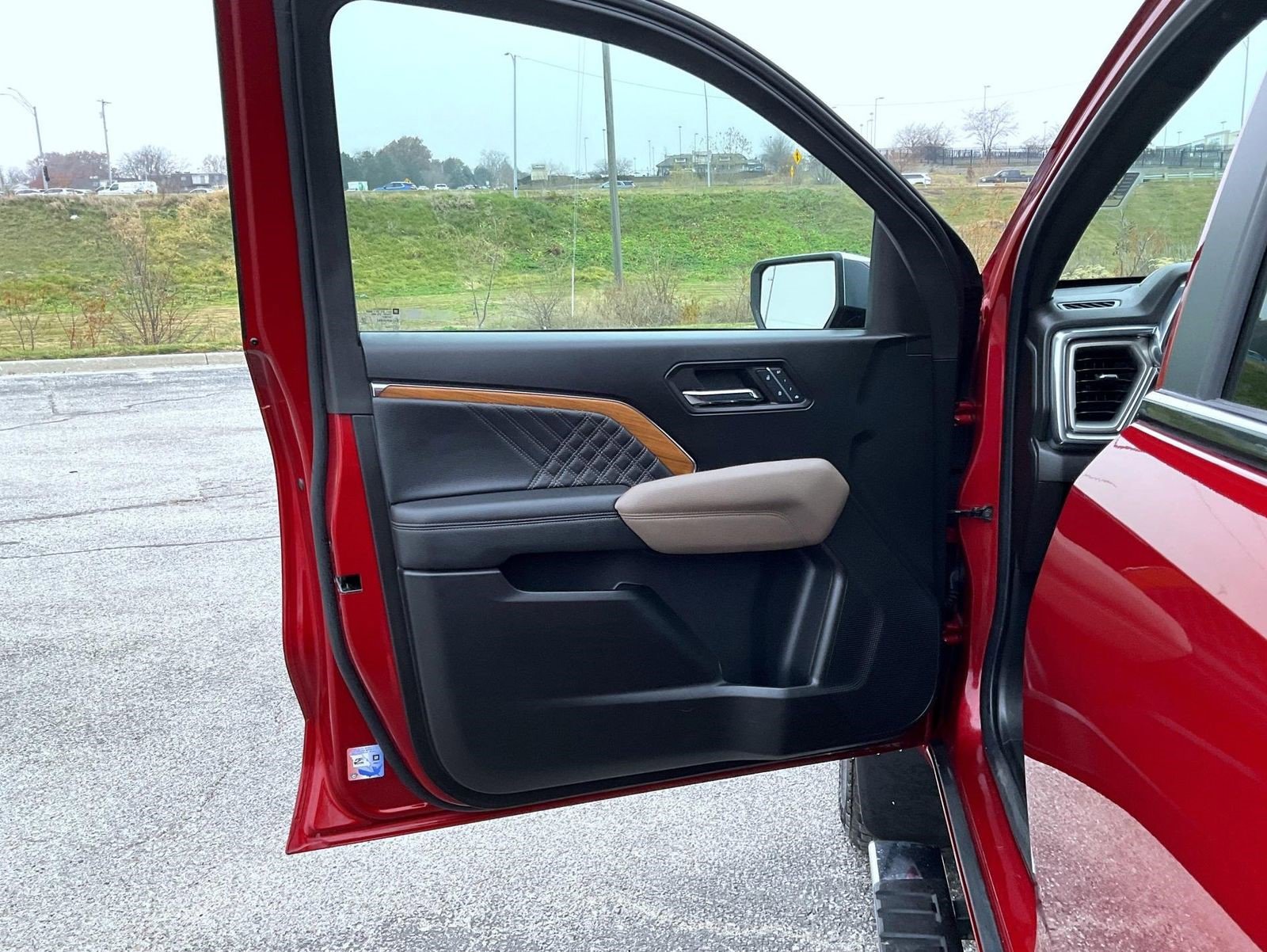 Certified 2024 GMC Canyon Denali image 10