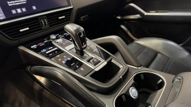 Used 2021 Porsche Cayenne Turbo image 19