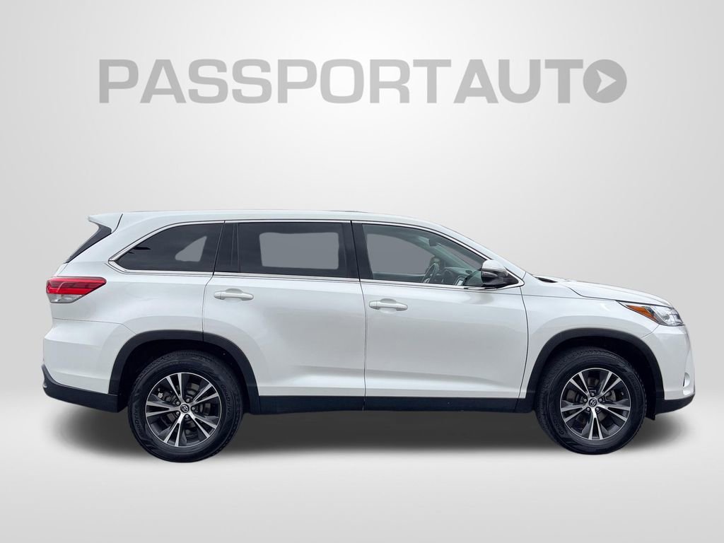 Used 2019 Toyota Highlander LE FWD image 9