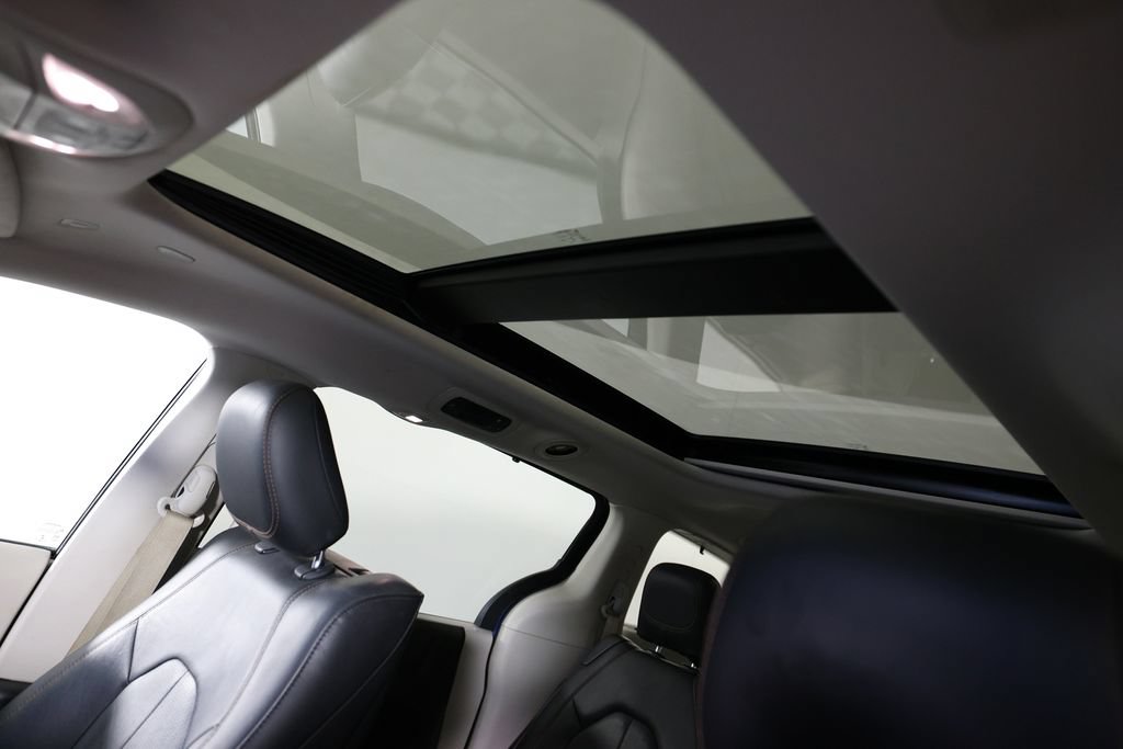 Used 2019 Chrysler Pacifica Touring-L Plus FWD image 35