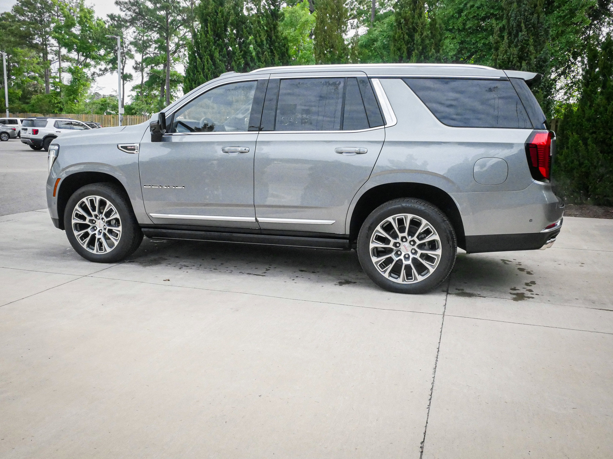 Used 2026 GMC Yukon Denali w/ Sun & Power Step Package AWD/4WD image 7