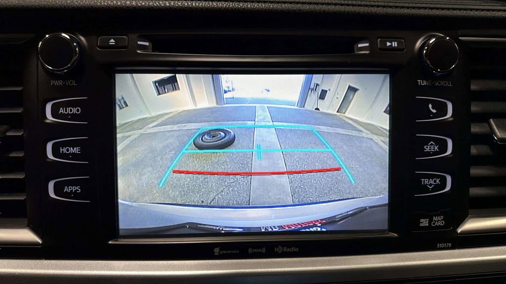 Used 2017 Toyota Highlander XLE AWD/4WD image 29