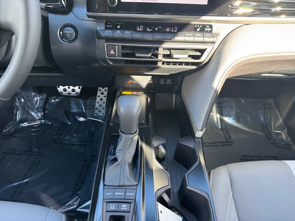 Used 2026 Toyota Camry SE w/ Convenience Package FWD image 11
