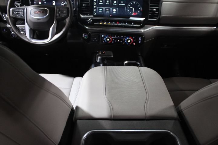 Used 2024 GMC Sierra 1500 SLT w/ SLT Premium Plus Package AWD/4WD image 33