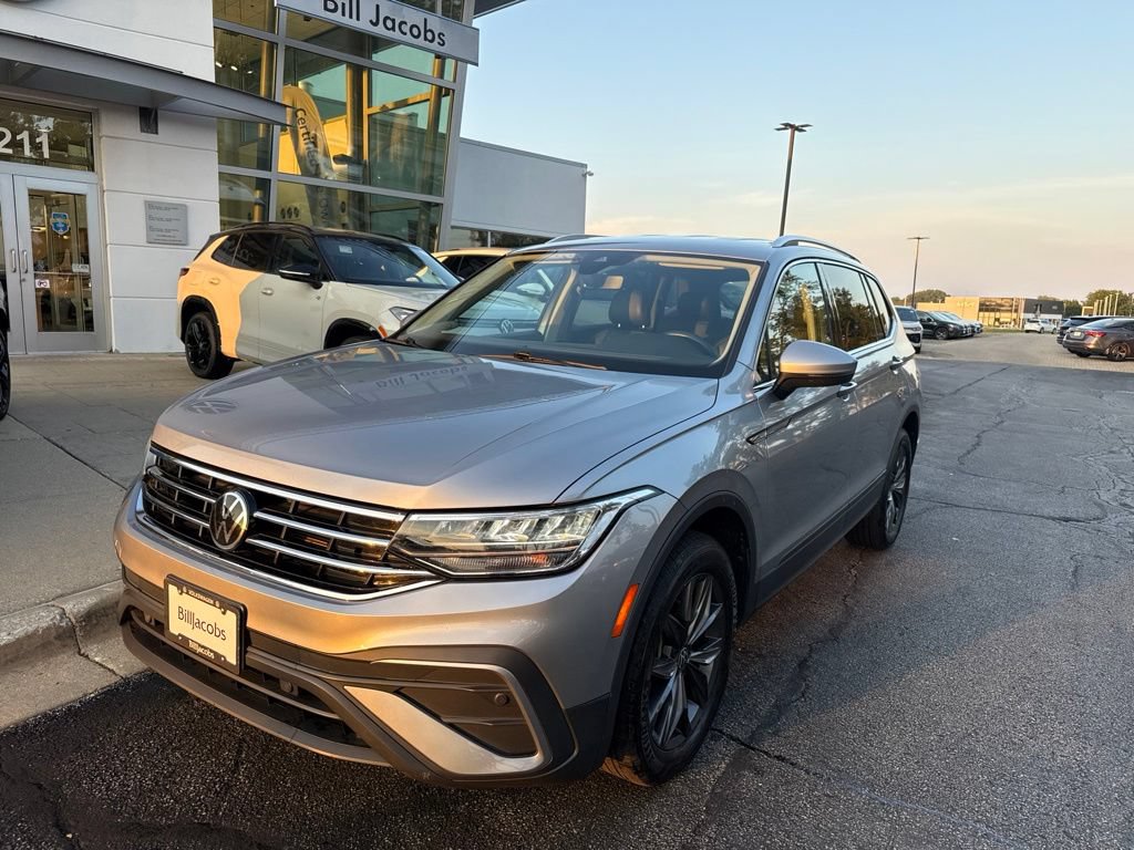 Used 2022 Volkswagen Tiguan SE AWD/4WD image 2