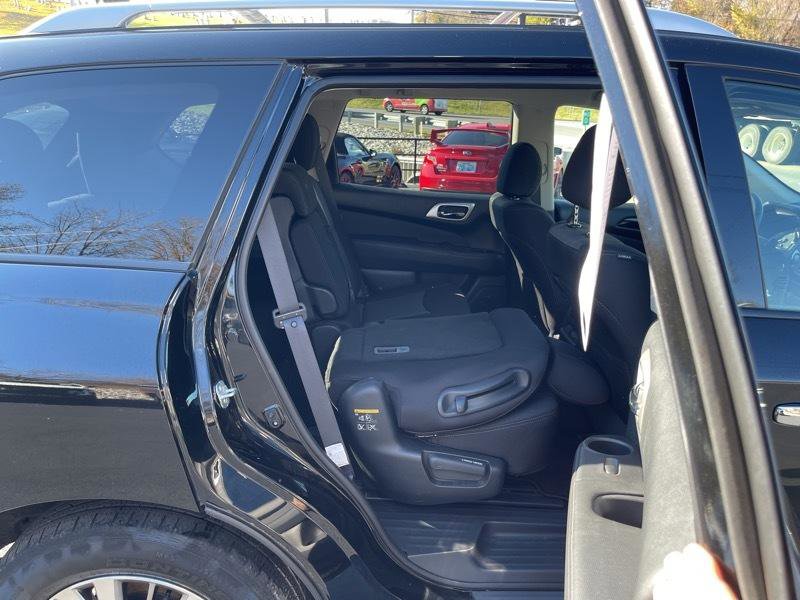 Used 2019 Nissan Pathfinder S image 14