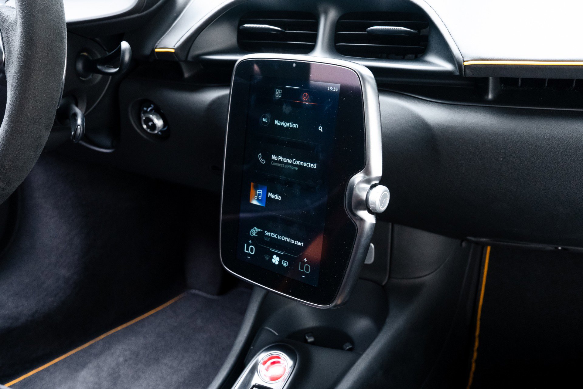 Used 2023 McLaren Artura image 35