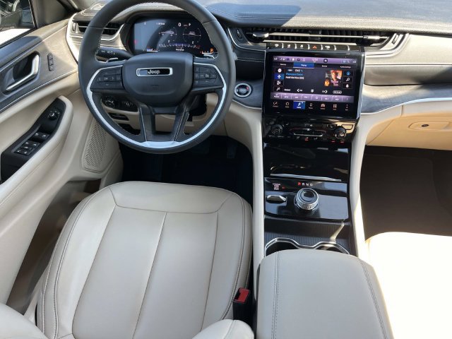 Certified 2024 Jeep Grand Cherokee L Limited w/ Black Appearance Package AWD/4WD image 15