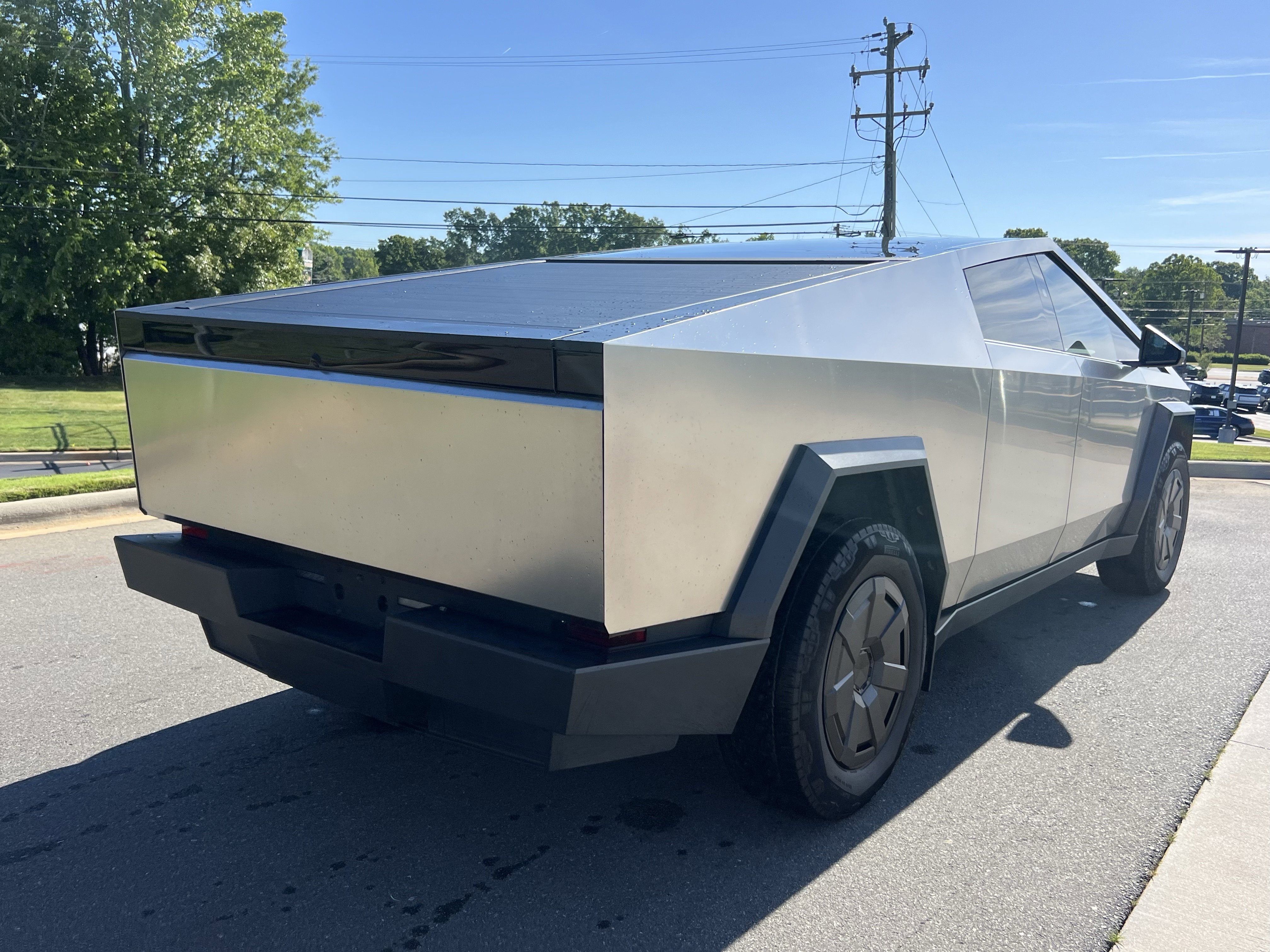 Used 2024 Tesla Cybertruck AWD Crew Cab image 9