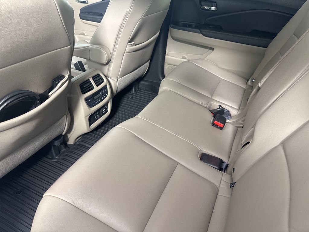 Used 2020 Honda Pilot Touring image 15