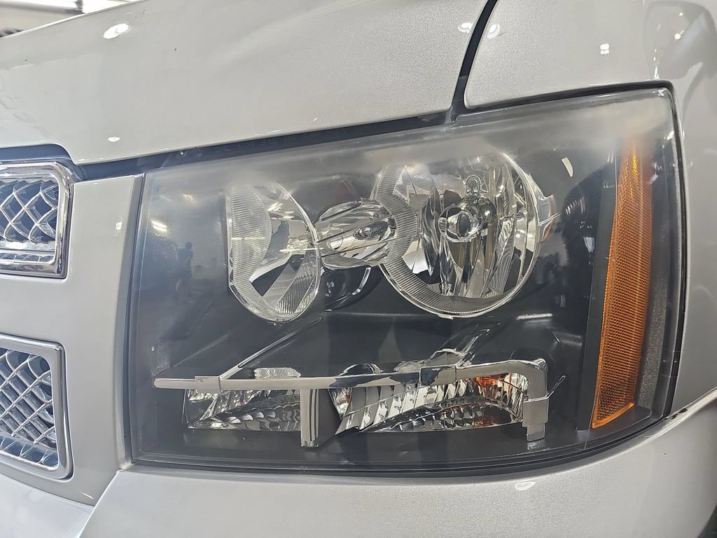 Used 2011 Chevrolet Avalanche LS RWD image 33