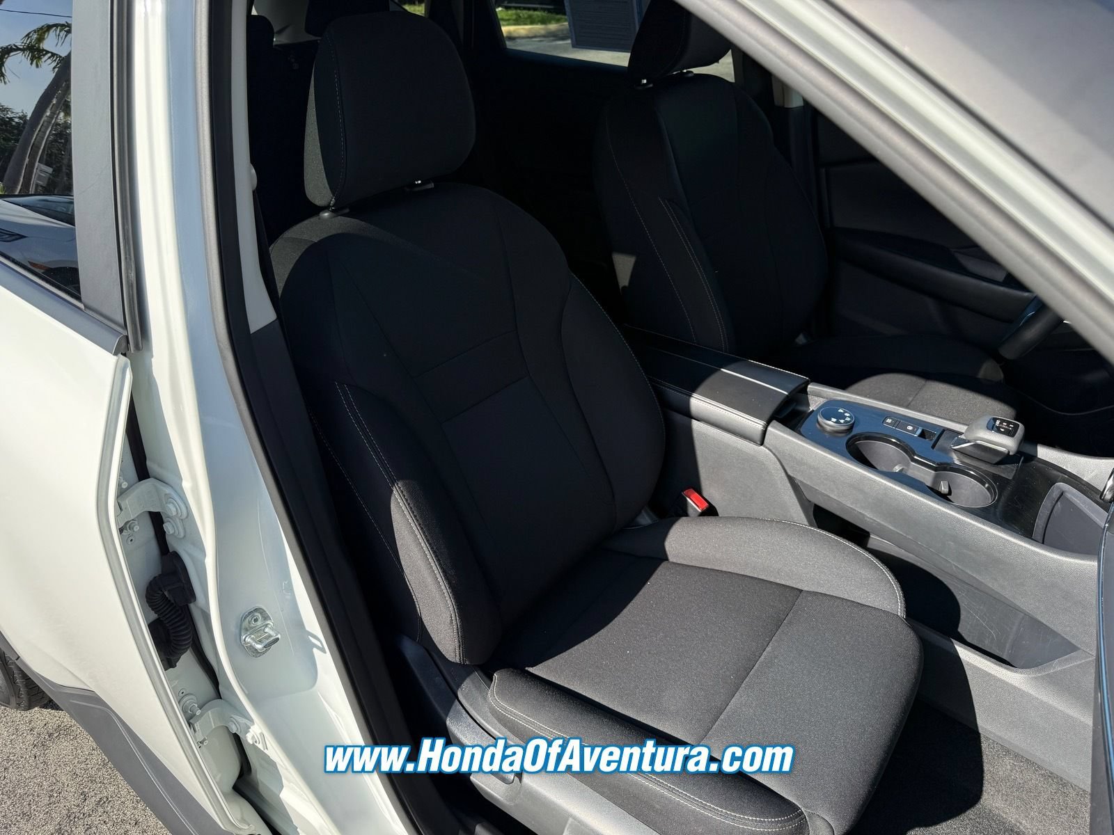 Used 2024 Nissan Rogue S AWD/4WD image 9