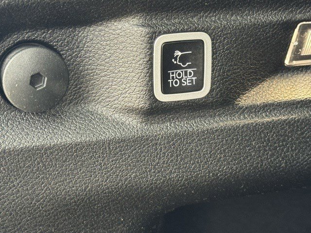 Certified 2023 Jeep Grand Cherokee L Laredo image 33