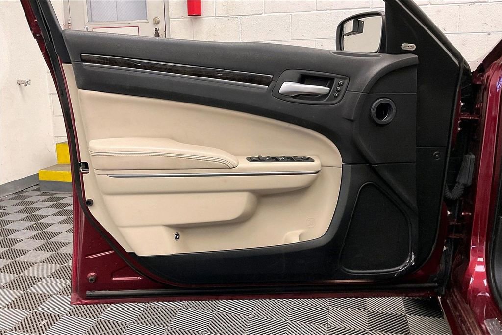 Used 2018 Chrysler 300 Limited w/ Light Group image 23