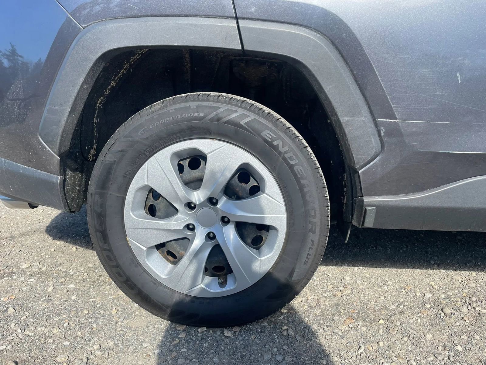 Used 2019 Toyota RAV4 LE AWD/4WD image 31