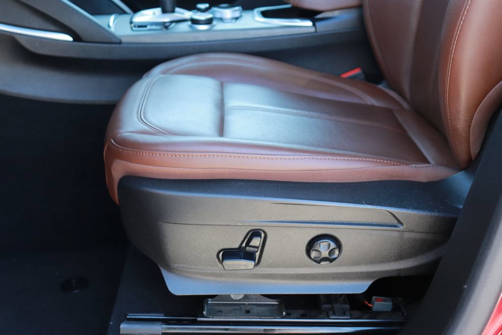 Used 2023 Alfa Romeo Stelvio Ti AWD/4WD image 11