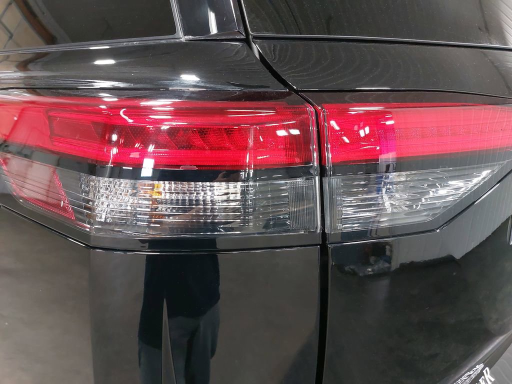 Certified 2025 Nissan Pathfinder S image 33