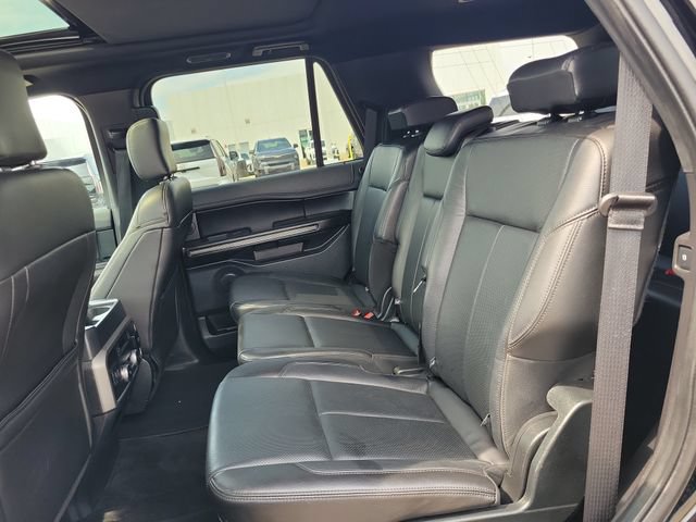 Used 2018 Ford Expedition XLT w/ Equipment Group 202A AWD/4WD image 21