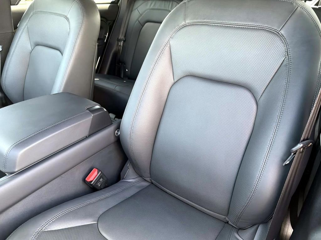 New 2026 Land Rover Defender 110 X-Dynamic SE image 19