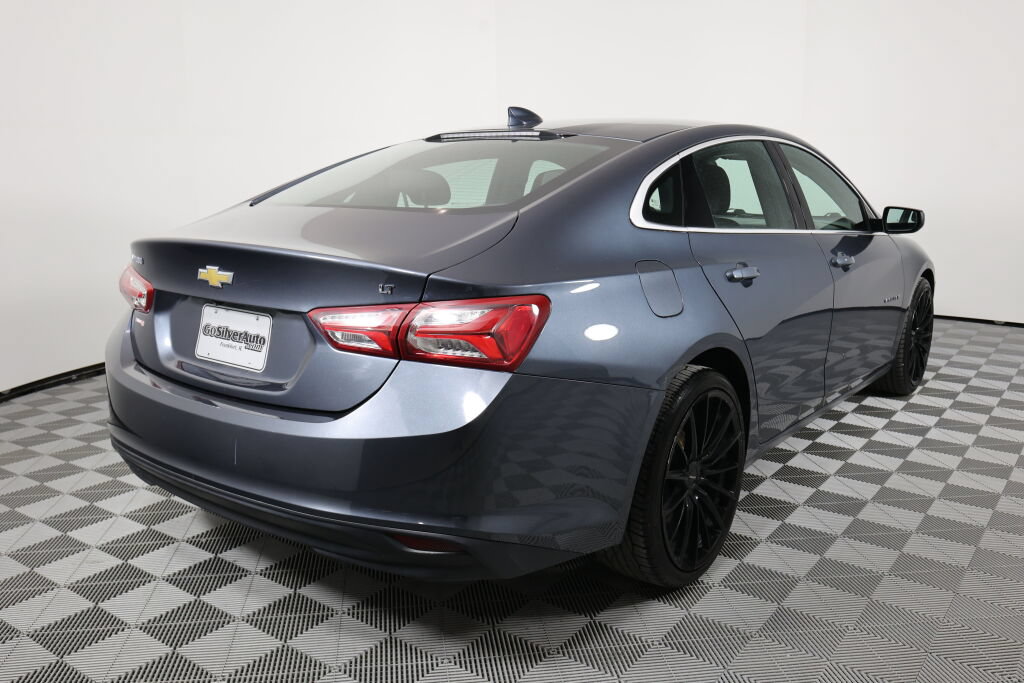 Used 2019 Chevrolet Malibu LT FWD image 2