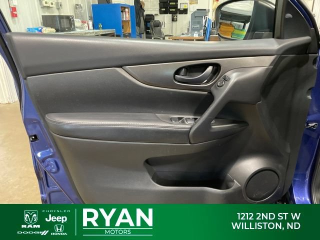 Used 2019 Nissan Rogue Sport S AWD/4WD image 35
