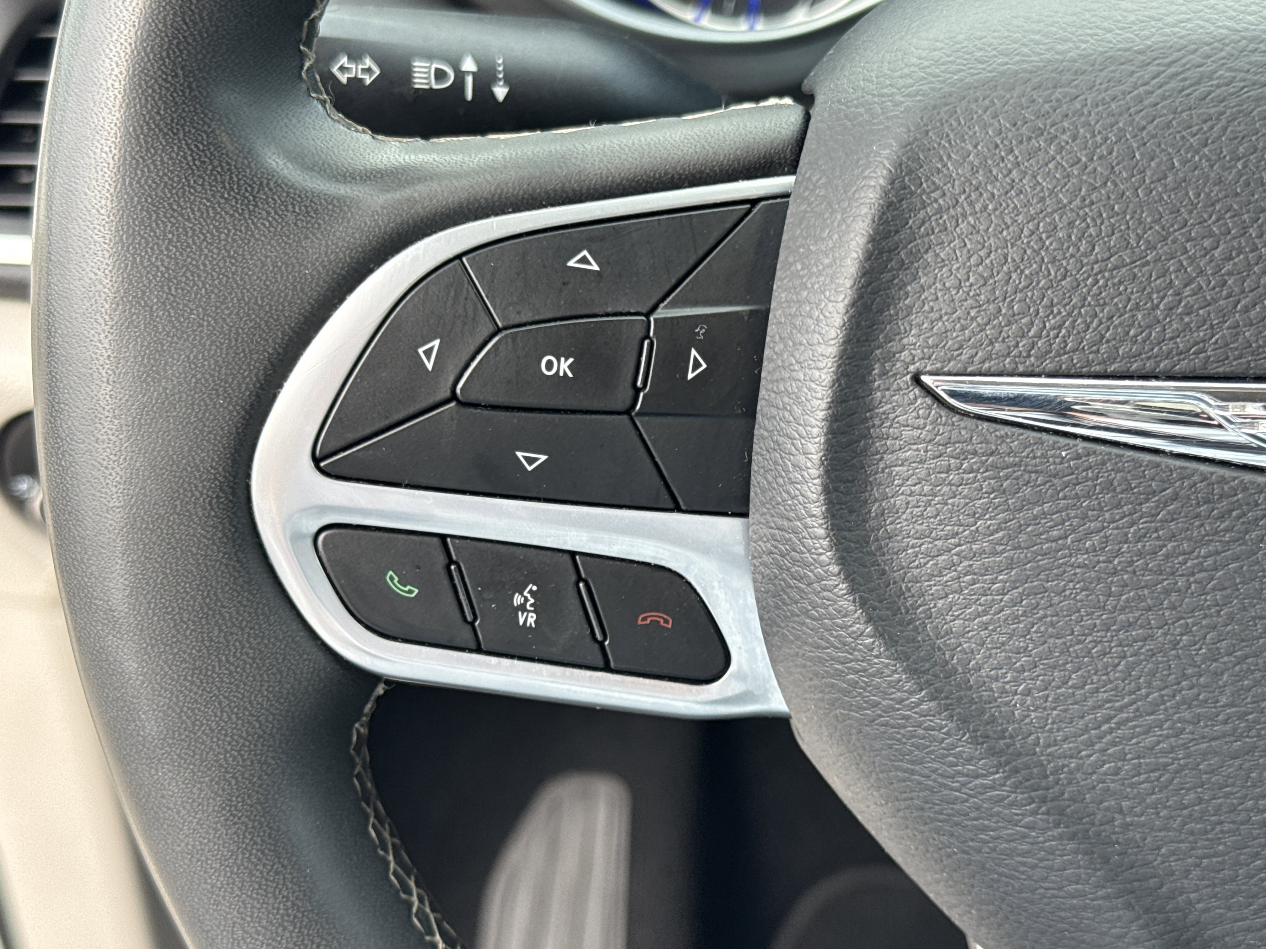 Used 2024 Chrysler Pacifica Touring-L image 25