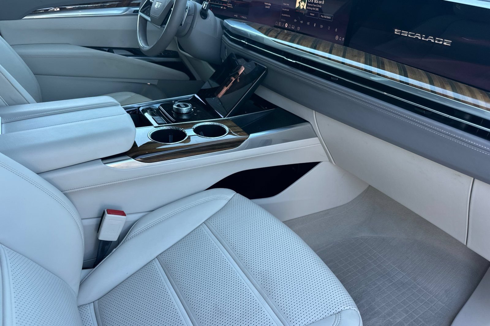 Certified 2025 Cadillac Escalade ESV Premium Luxury Platinum AWD/4WD image 20