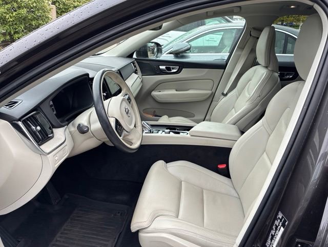 Used 2022 Volvo XC60 B5 Inscription w/ Advanced Package FWD image 5