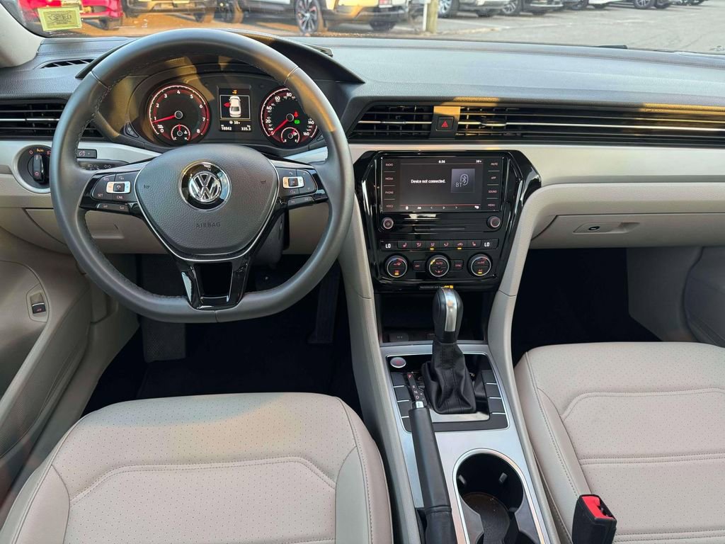 Used 2022 Volkswagen Passat 2.0T SE image 17