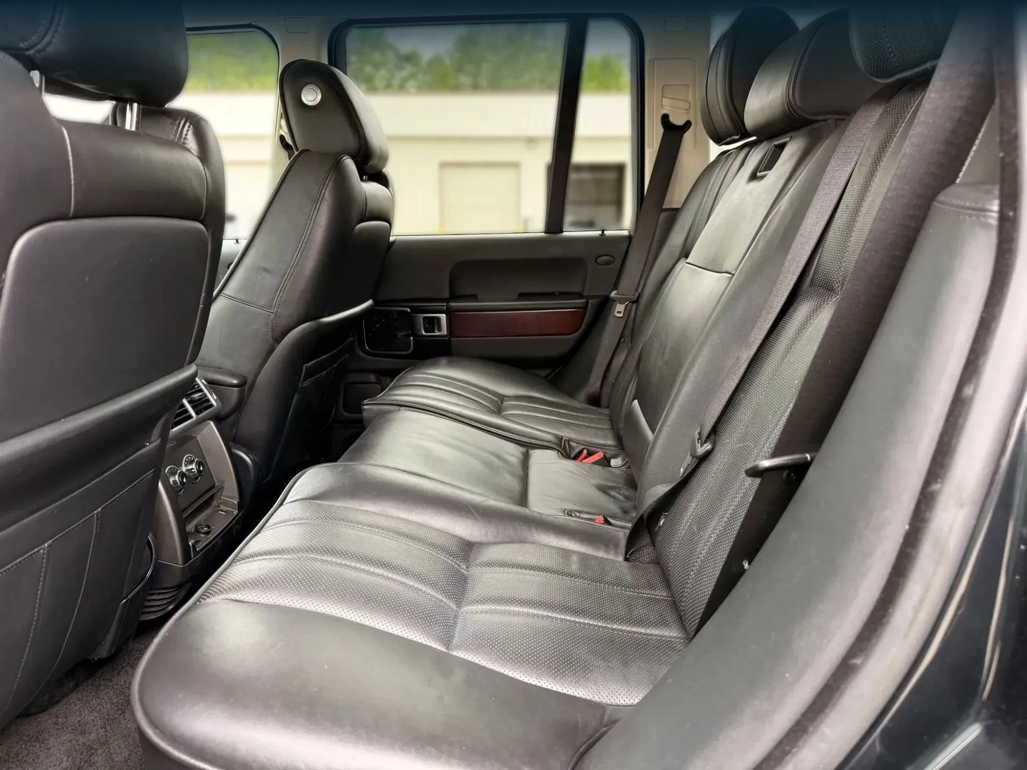 Used 2011 Land Rover Range Rover HSE LUX AWD/4WD image 21