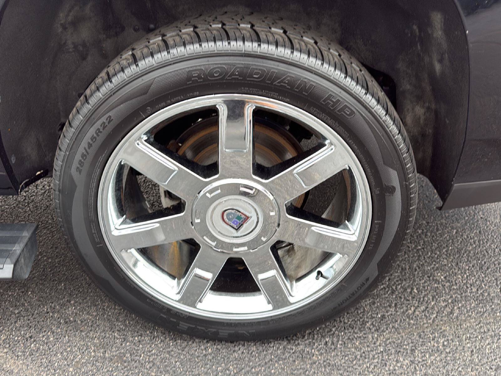 Used 2017 Cadillac Escalade ESV Platinum AWD/4WD image 36