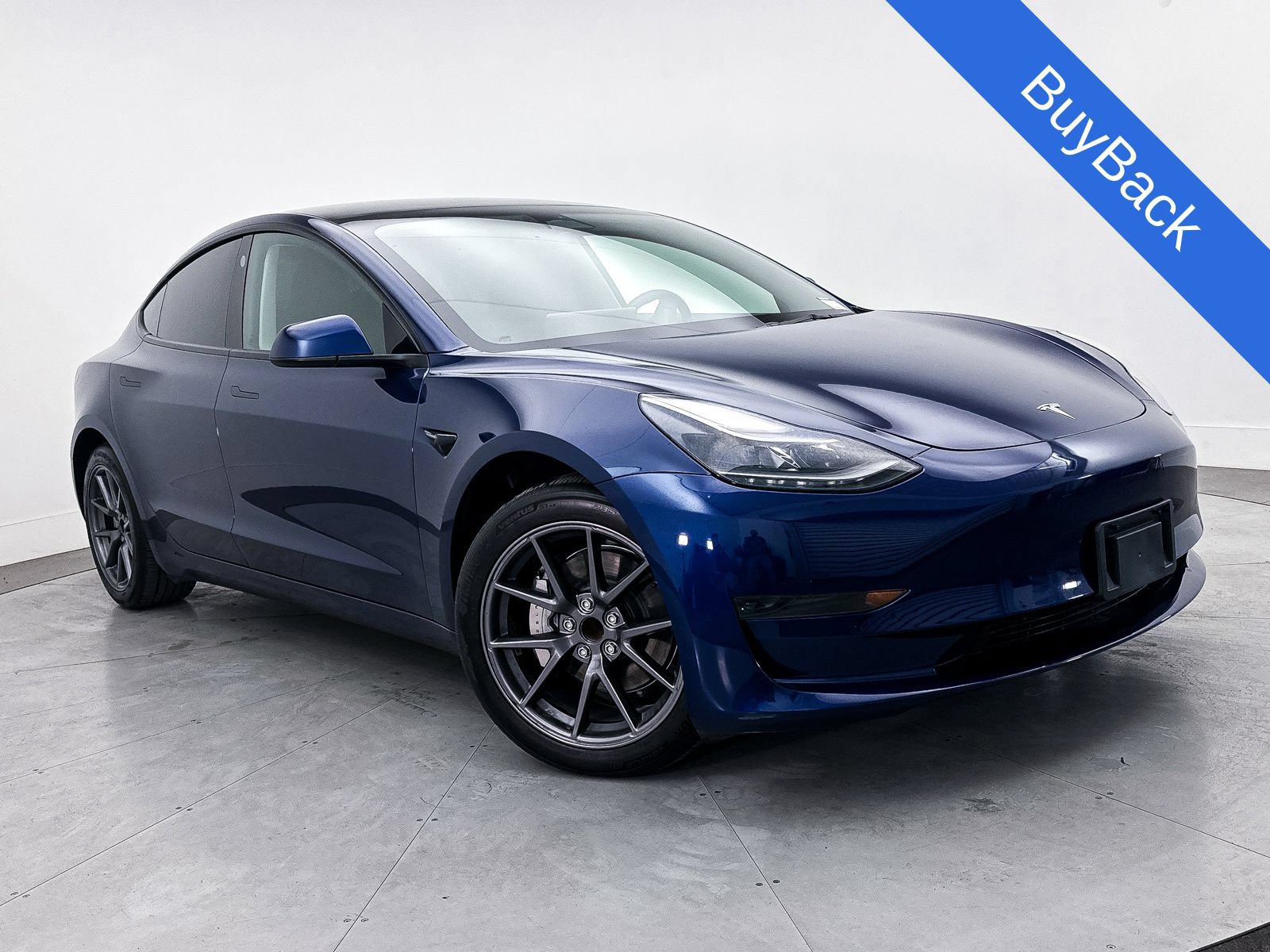 Used 2023 Tesla Model 3 Standard Range RWD image 1
