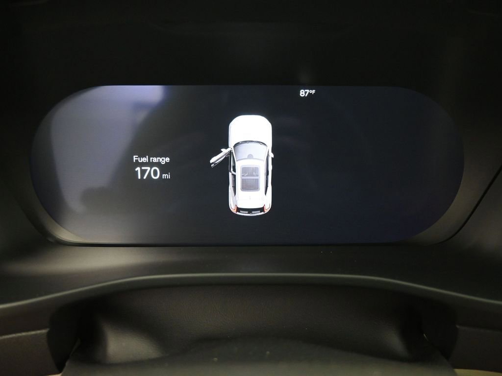 Certified 2024 Volvo XC40 B5 Plus image 12