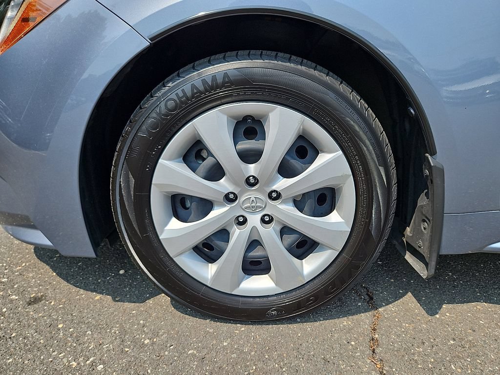 Used 2023 Toyota Corolla LE w/ Carpet Mat Package (TMS) FWD image 10