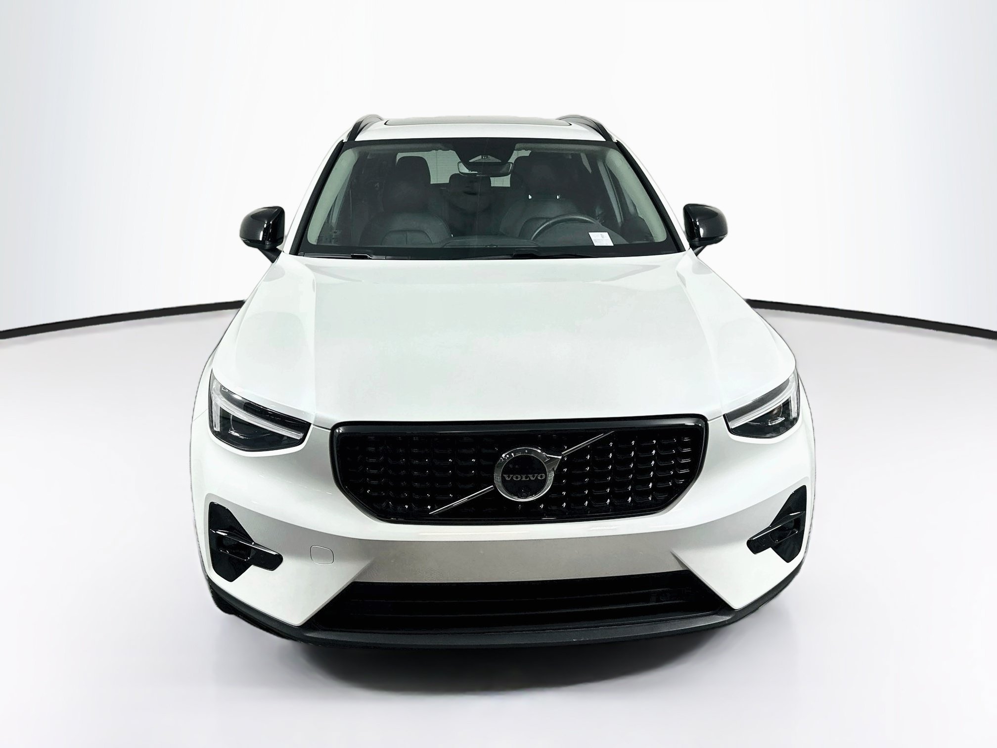 Used 2026 Volvo XC40 B5 Plus AWD/4WD image 2