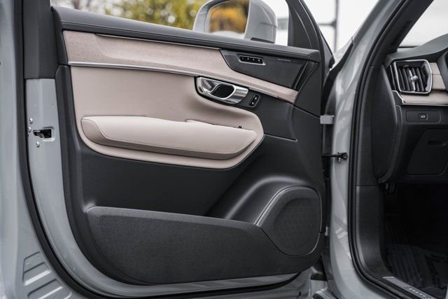 New 2026 Volvo XC90 B6 Plus w/ Protection Package Premier image 35