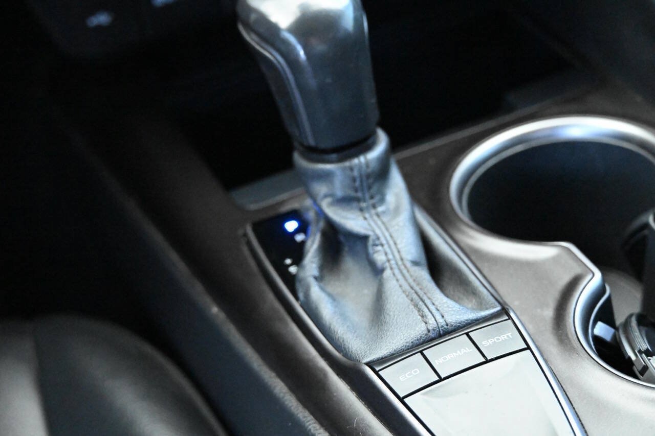 Used 2022 Toyota Camry SE w/ Carpet Mat Package (TMS) FWD image 17