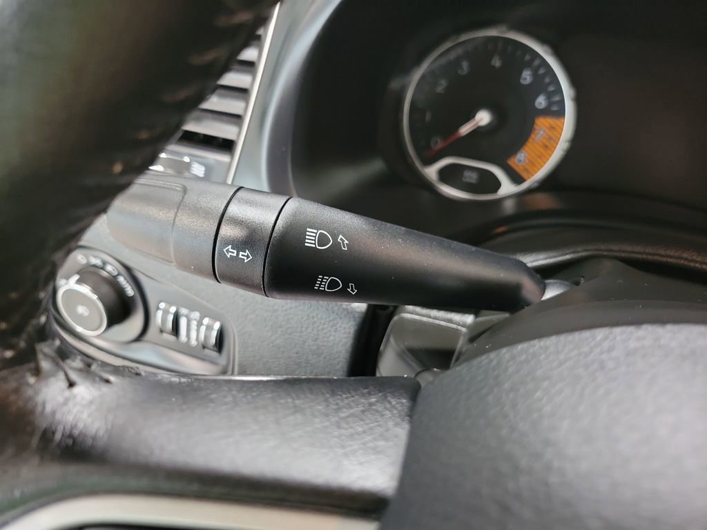 Used 2023 Jeep Renegade Limited image 40