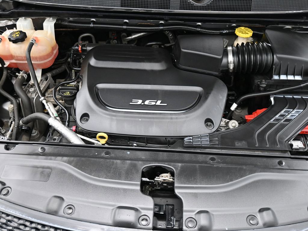 Used 2019 Chrysler Pacifica Touring-L image 16